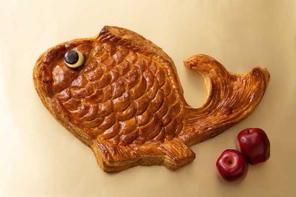 祝鯛 おめで鯛 大人数向けの大きな鯛のアップルパイ
