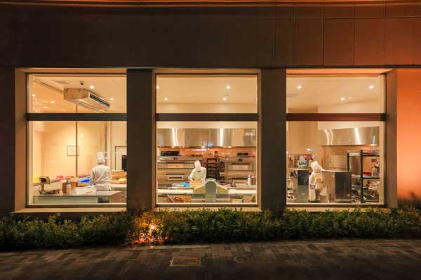 菓子作りの様子